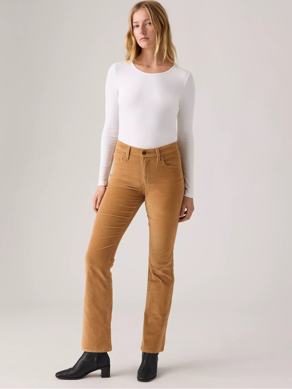 725 Levis Corduroy High Rise Bootcut pants